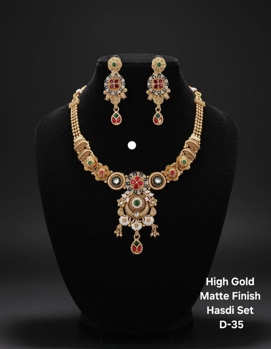 Premium Quality Gold Plated Imitation Jewelry Necklace Set GPN05