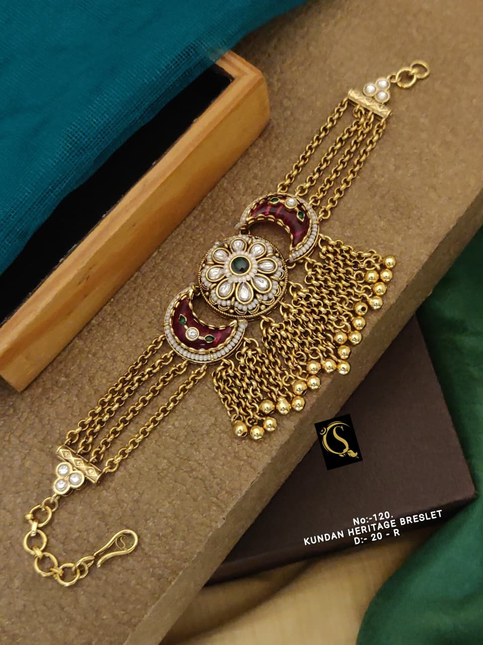 Premium Quality Imitation Jewellery Gold Plated Bracelet GBR011